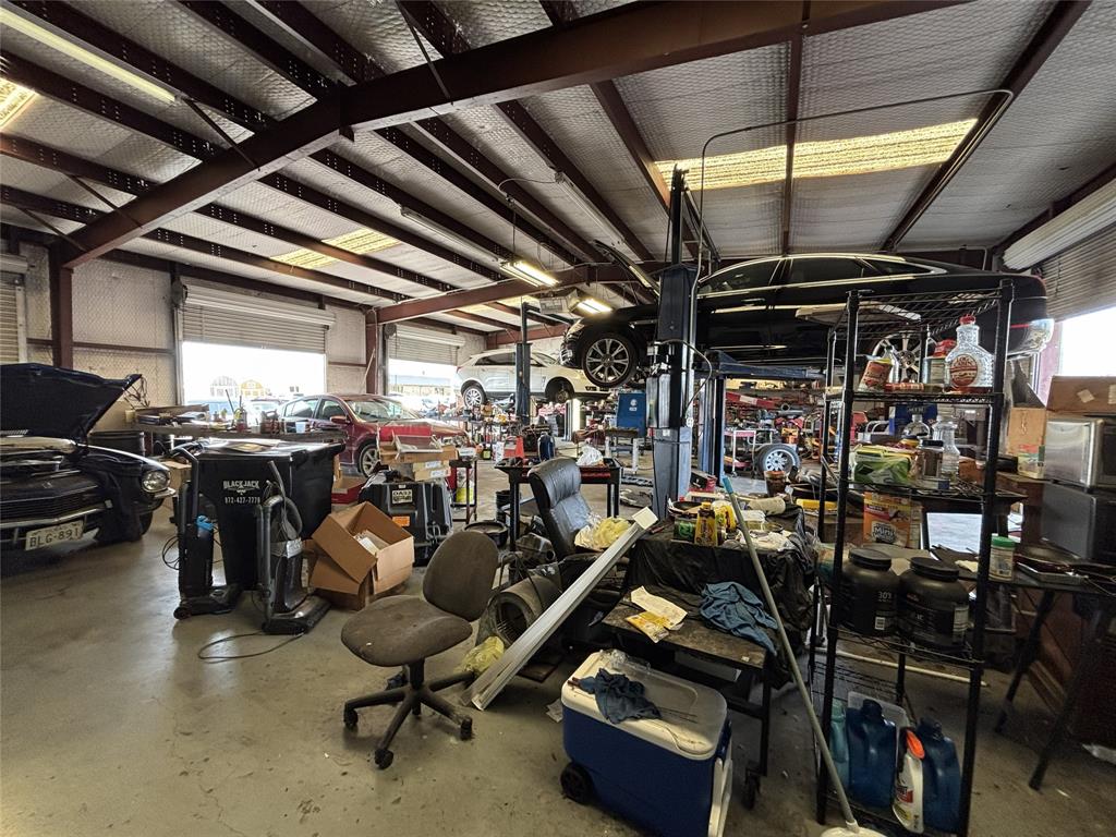 7903 Traders Circle