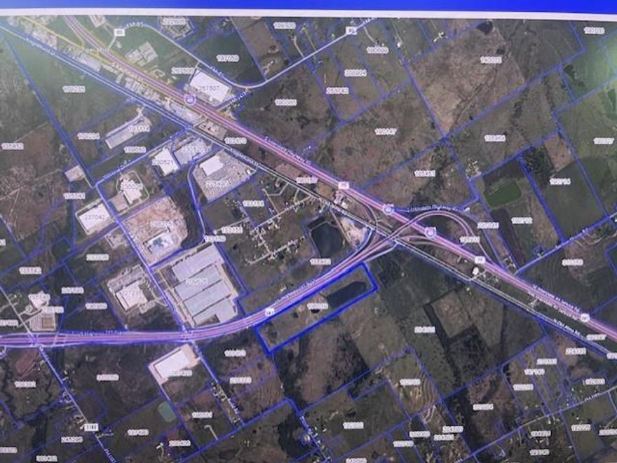 Excellent location south of Ennis and along HWY 287 with .67miles (3576') frontage.  Very close to 287 & 45 intersection with heavy commercial businesses. Approximately 3 miles from Ennis downtown.