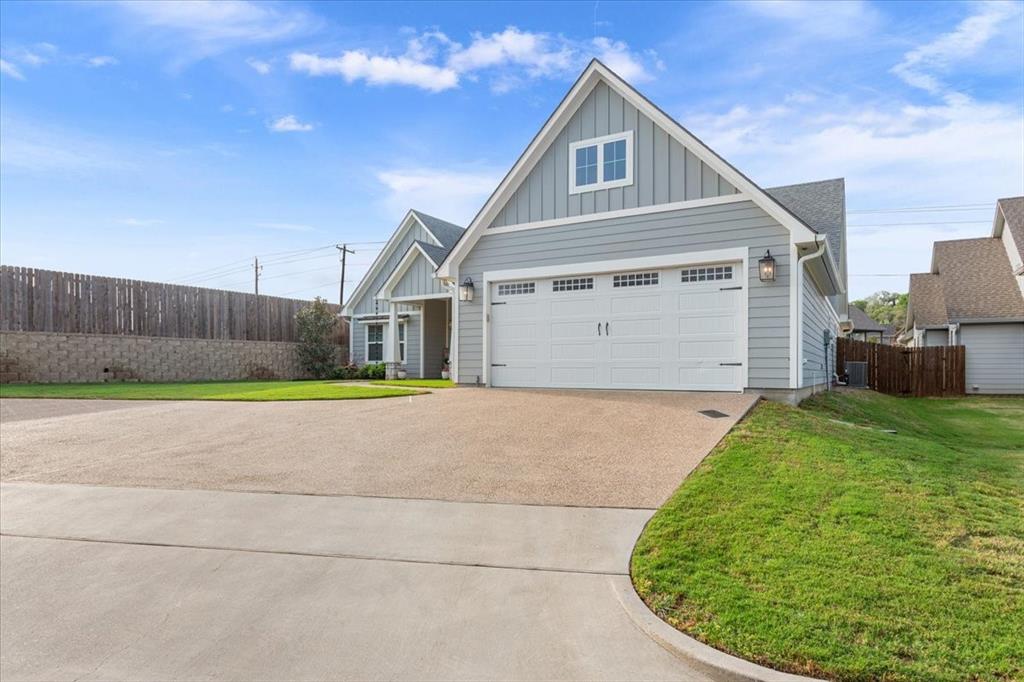 1400 Wandering Trail