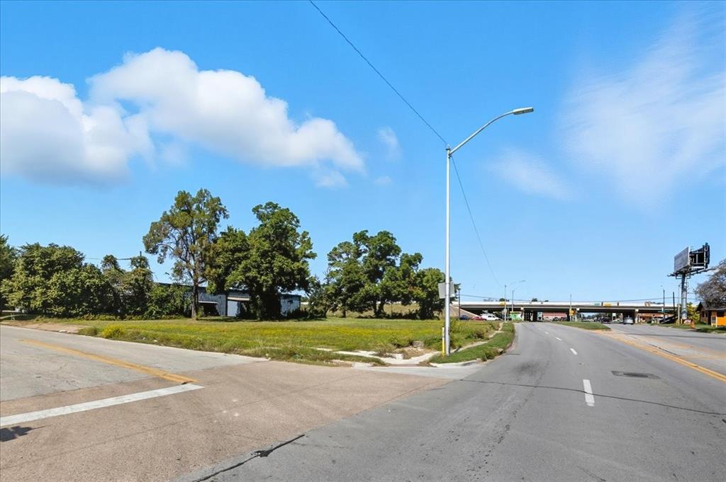 201 N Riverside Drive