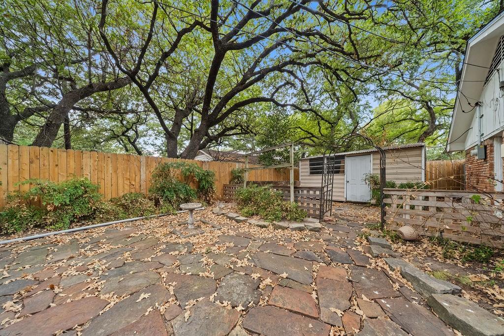 1809 Glenbrook Drive
