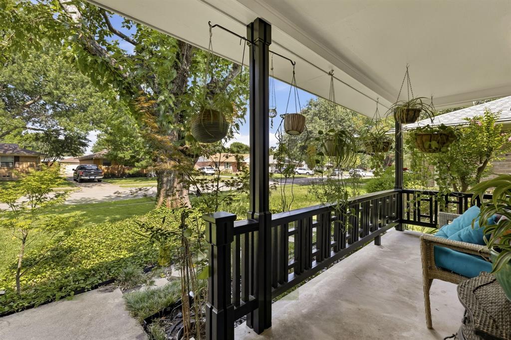 9639 Leaside Drive