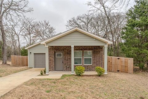 A home in Mabank