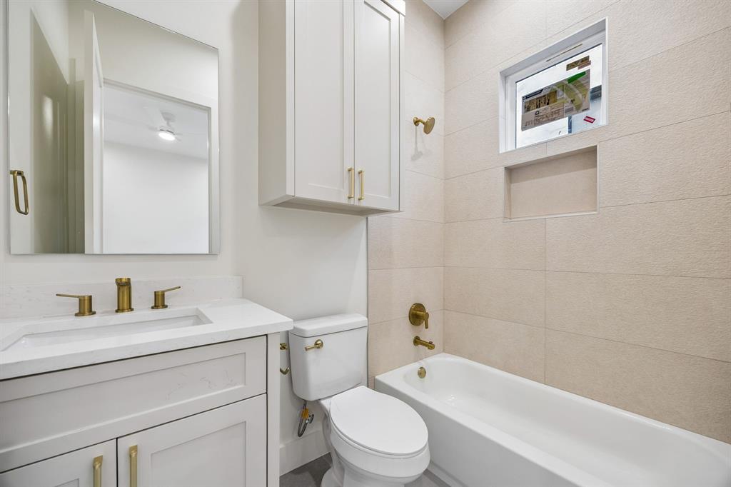 LAMONT TRAIL - Residential