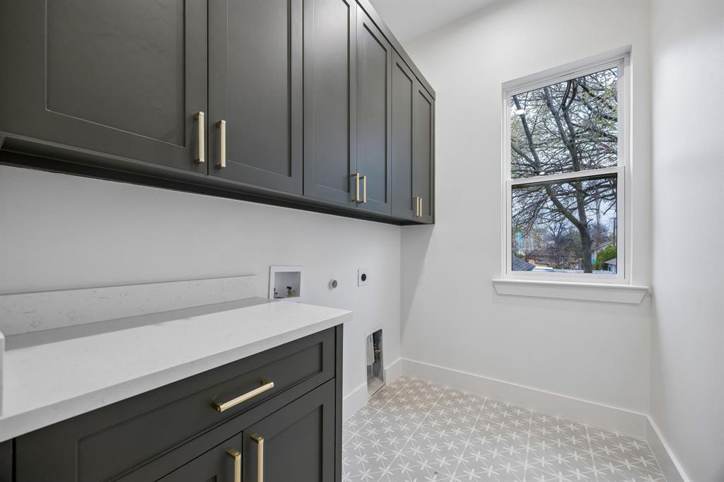 LAMONT TRAIL - Residential