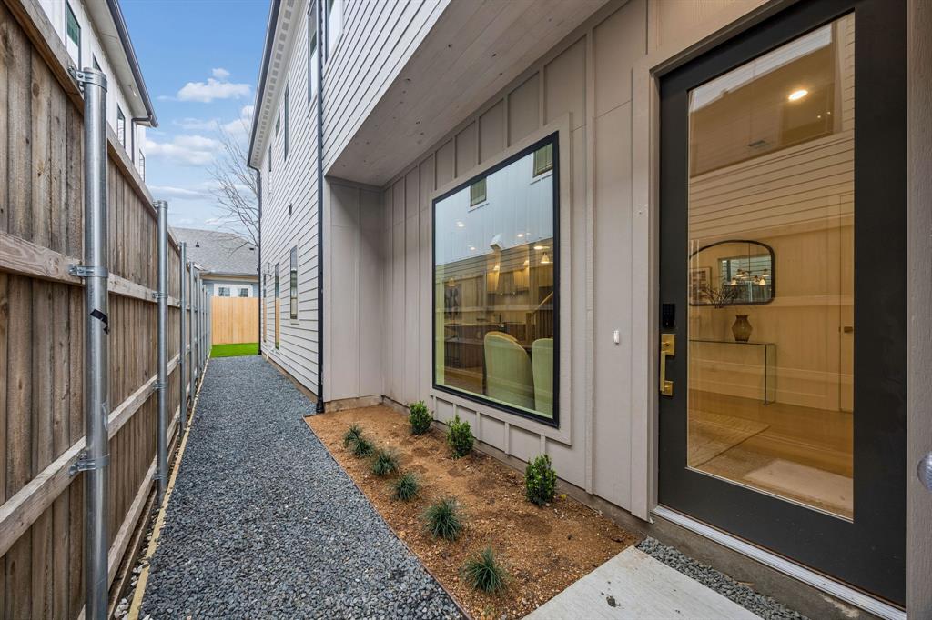 LAMONT TRAIL - Residential