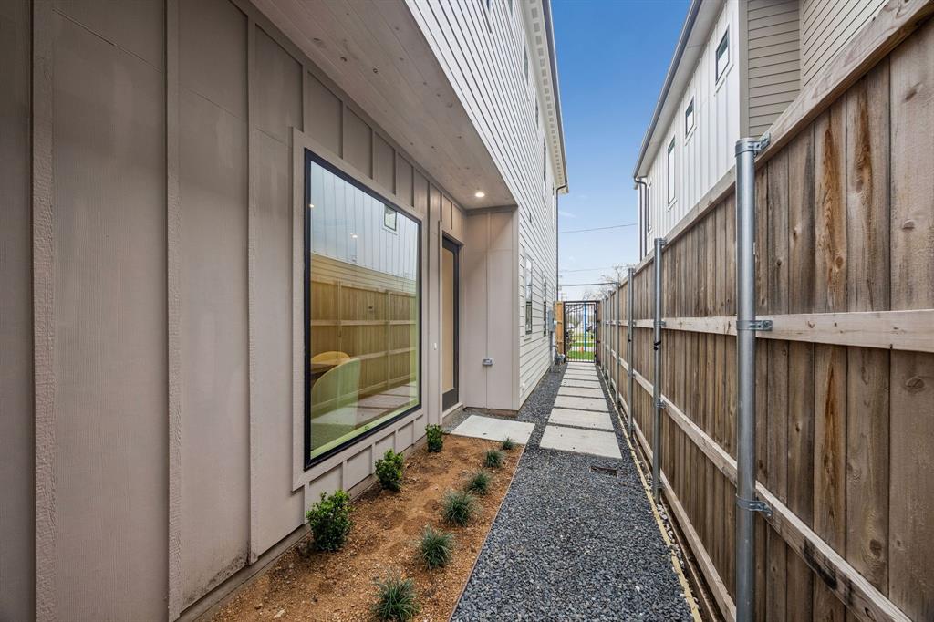 LAMONT TRAIL - Residential