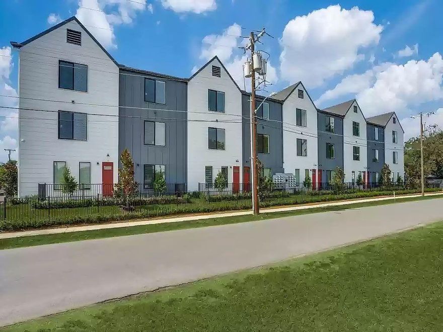 Look and Sign Special! Three weeks off!* Move in Ready!
This one-bedroom, one-bathroom apartment offers a perfect blend of comfort, style, and convenience. The apartment is designed with a modern aesthetic and comes with in-unit laundry , ensuring your living experience is as effortless as possible. For those who value security, the property features secured gated parking and entry, providing peace of mind. Pet owners will appreciate the on-site dog park, a dedicated space for your furry friends to play and socialize. Avenue 3275 is not just an apartment, it's a lifestyle. Experience the best of Dallas living with us.