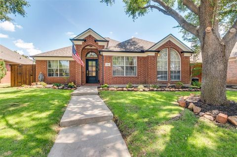 Photo of 208 Touchdown Drive, Irving, TX 75063 (MLS # 21097269) Photo of 208 Touchdown Drive, Irving, TX 75063 (MLS # 21097269)