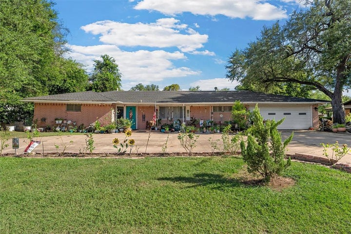 Photo 1 of 36 — 204 Oakland Place, Marlin, TX 76661