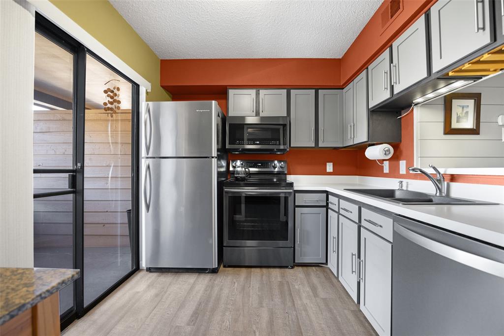 Preston Oaks Crossing Condos 01 & 02 - Residential