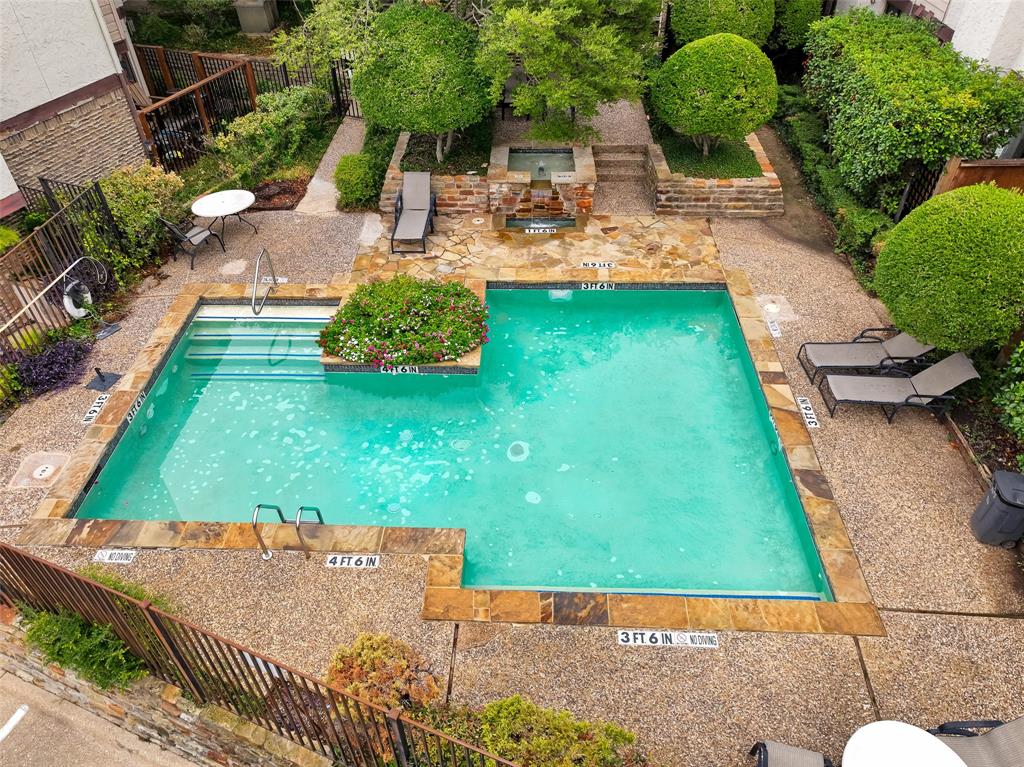 Preston Oaks Crossing Condos 01 & 02 - Residential