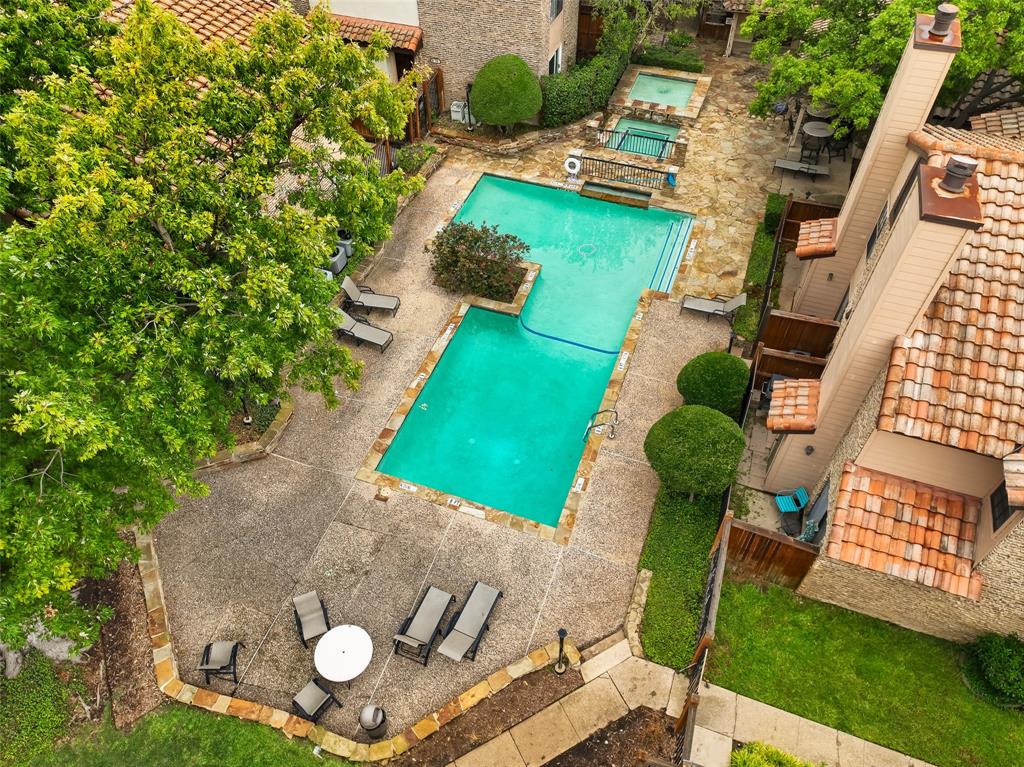 Preston Oaks Crossing Condos 01 & 02 - Residential