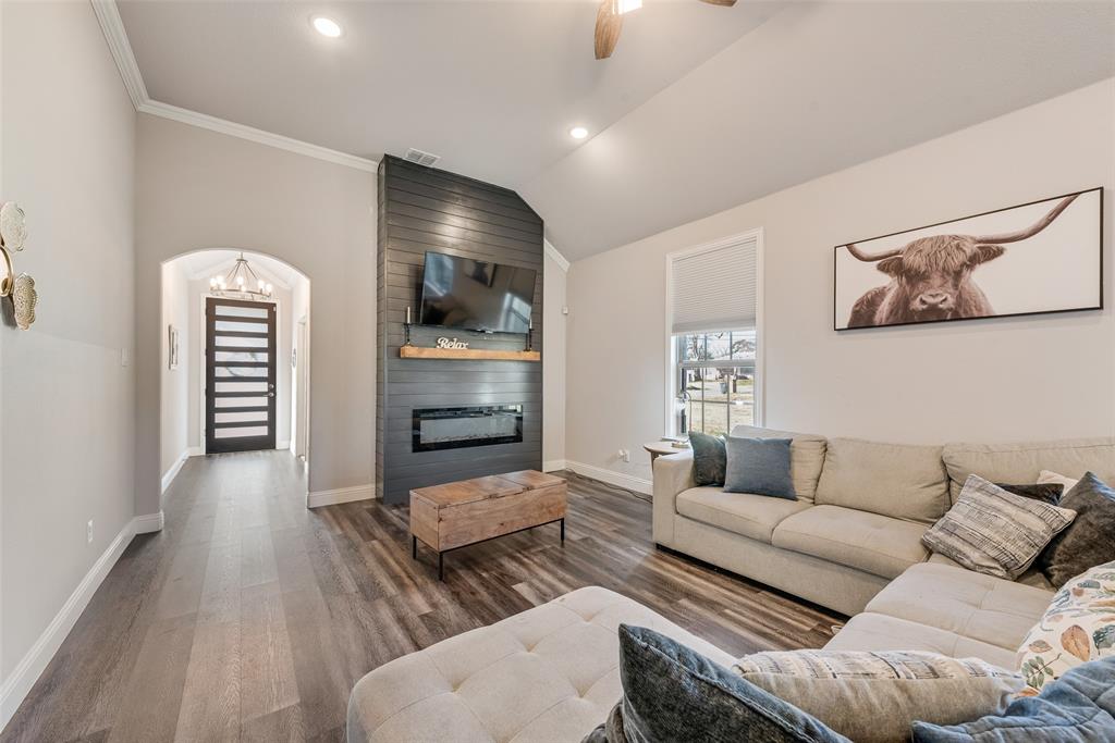 404 W Rochester Street