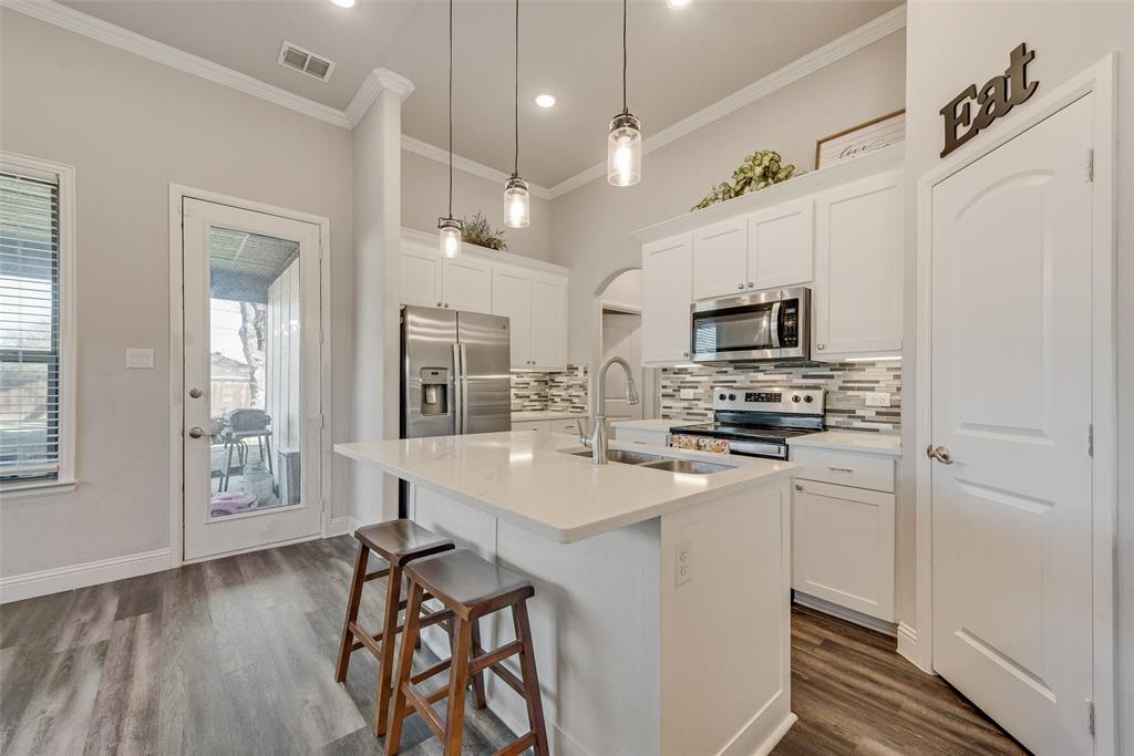 404 W Rochester Street