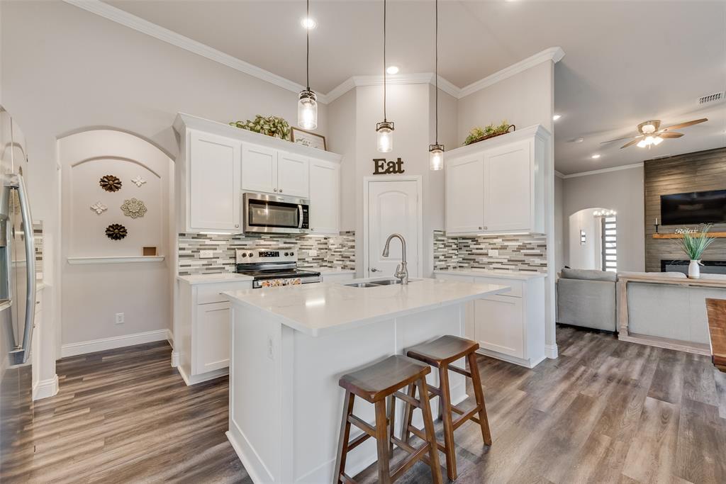 404 W Rochester Street