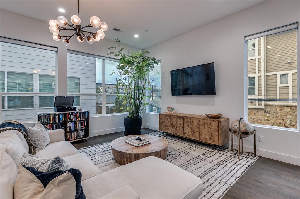 5915 Lindell Condo - Residential