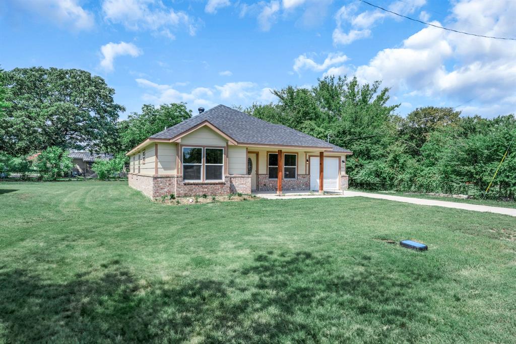 913 Red Oak Drive