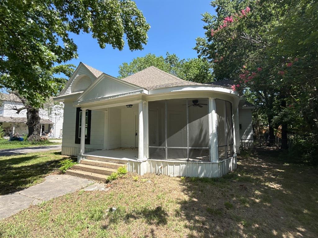 320 W 6th Street