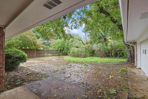 A home in Benbrook