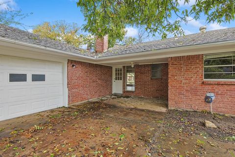 A home in Benbrook