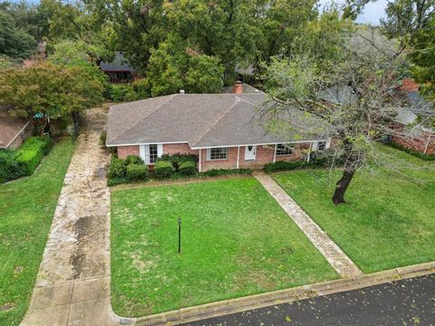 A home in Benbrook