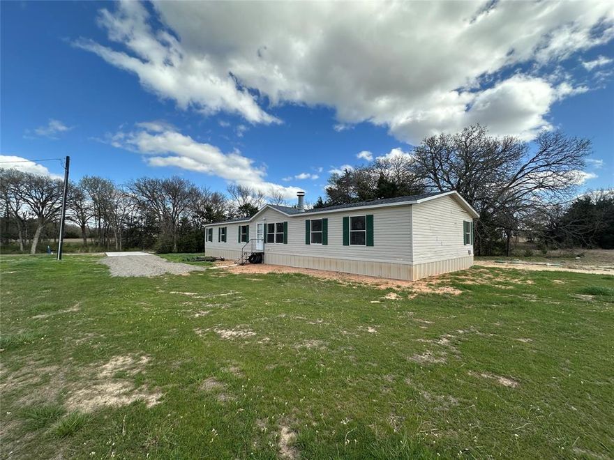 Owner will consider seller financing
Country living close to Bonham. Refurbished doublewide on one acres of land. With new septic and new driveway. new flooring, New HVAC.
