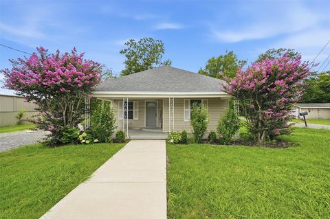 Photo of 111 Britton Street, Tom Bean, TX 75489 (MLS # 21312701)