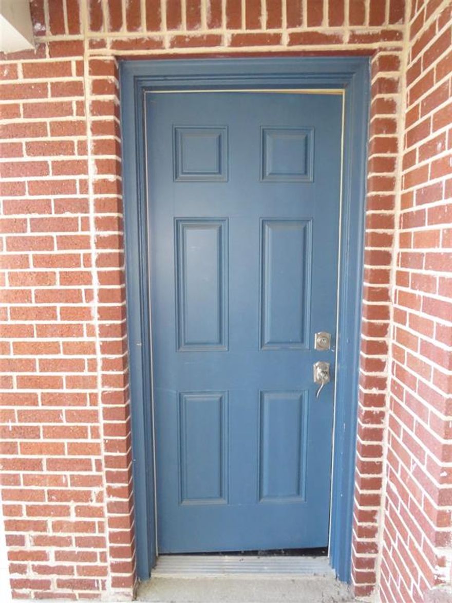 Charming 1 Bed, 1 Bath Rental – All Utilities Included
Looking for a cozy, move-in-ready rental in a great location? This 1 bed, 1 bath unit is ideal for students or anyone wanting a comfortable, private space. All utilities are covered, with essential appliances included. Situated near the university in a vibrant area, it’s perfect for someone who wants a low-maintenance spot to call their own. Don’t miss out on this rental—schedule a tour today!