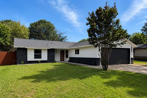 Photo of 2506 Timberlake Drive, Irving, TX 75062 (MLS # 21286308)