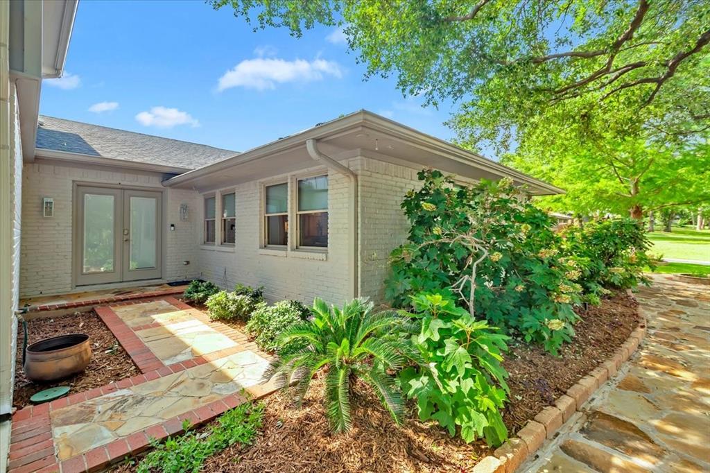 1943 Camelot Drive