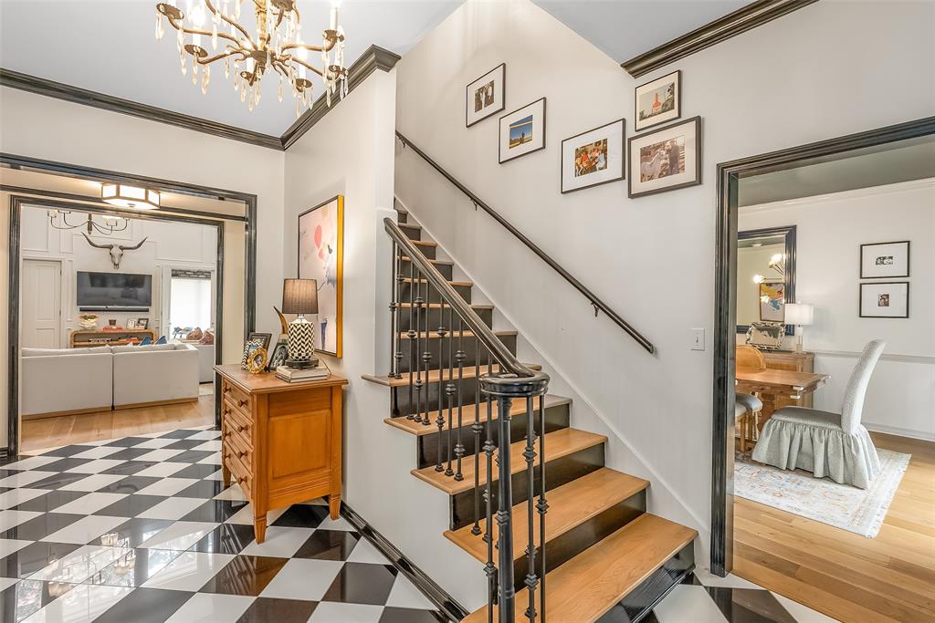 327 Glen Erica Street