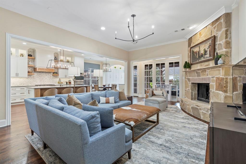 2220 Emerson Lane