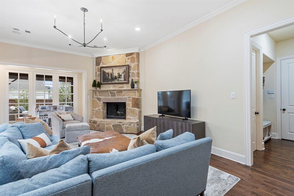 2220 Emerson Lane