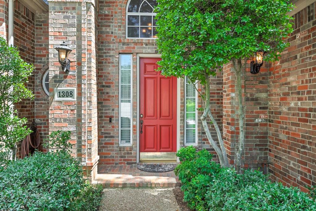 1308 Lakeway Drive
