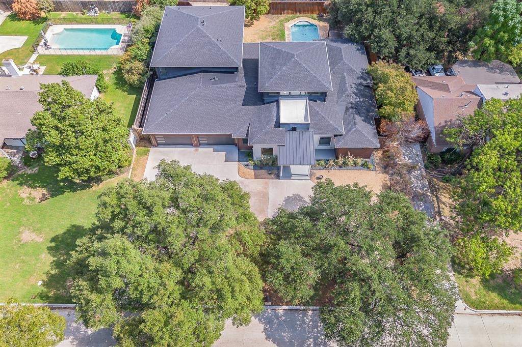 14140 Edgecrest Drive