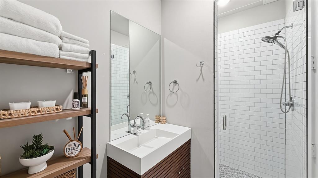 3412 Scenic Point Road 100