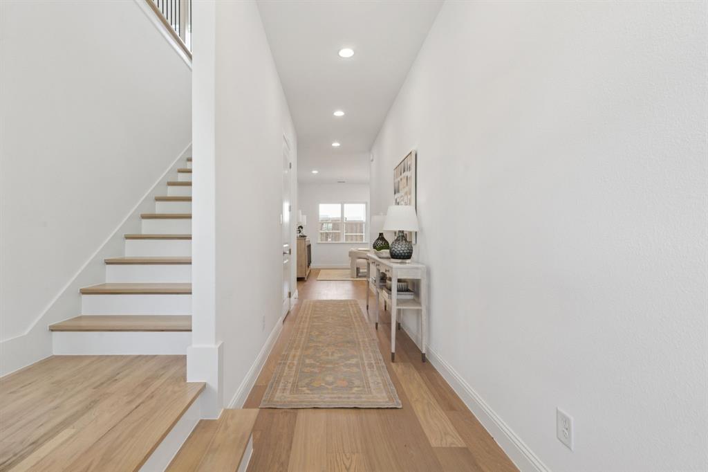 WHITE ROCK TRAIL - Residential