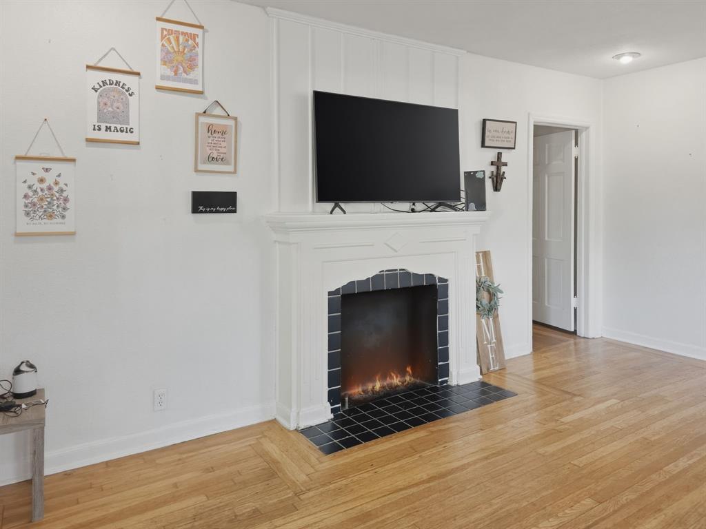 1313 Avenue J