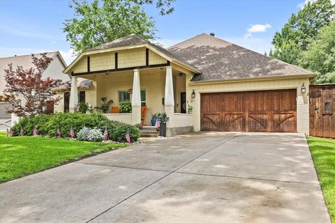 817 N Bailey Avenue Fort Worth TX 76107