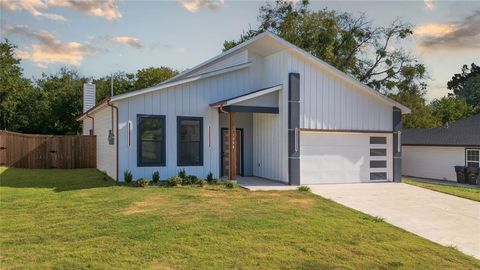 Photo of 1304 Hemphill Street, Greenville, TX 75401 (MLS # 21039307)