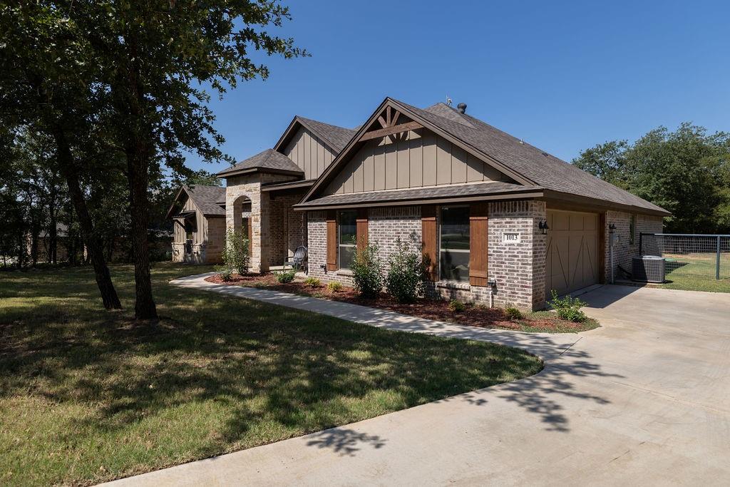1013 Churchill Lane