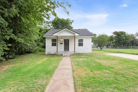 Photo of 3109 N 20th Street, Waco, TX 76708 (MLS # 21311689)