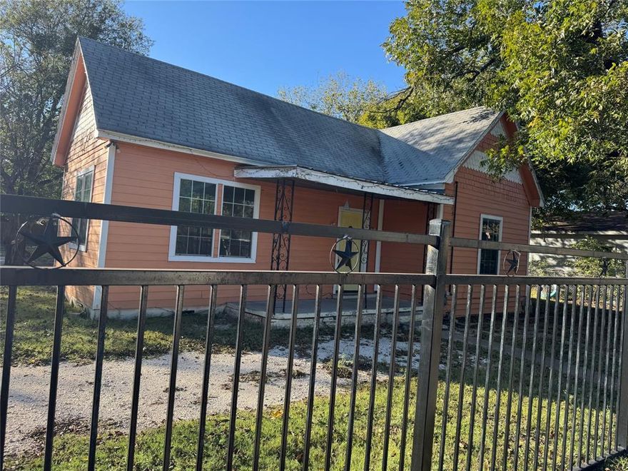 Great investment opportunity on this older home. Home sits on TWO lots. Currently vacant, recently leased at $1,500. per month. Includes newer built shed in the back yard.

This property to be sold SEPARATELY OR CAN BE SOLD TOGETHER WITH THE THREE lots next door at 305 Elmo 

Buyer and buyers agent to verify ALL information to their own satisfaction. SOLD AS IS, SELLER WILL DO NO REPAIRS.