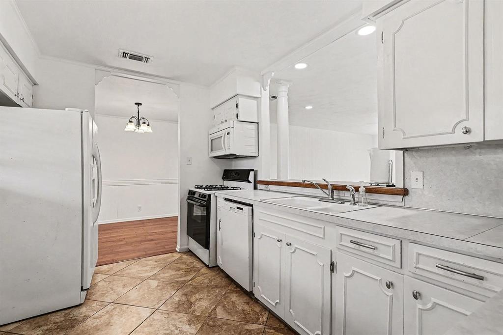 Colonial Estate #2 - Residential