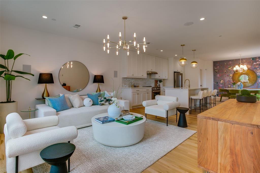 7207 Gaston Avenue 504
