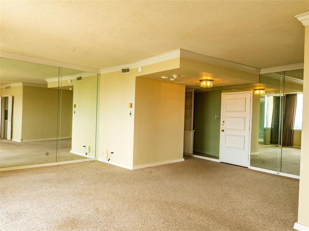 6211 W Northwest Highway 1501