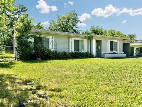 Photo of 101 Twining Drive, Denison, TX 75020 (MLS # 21225721)