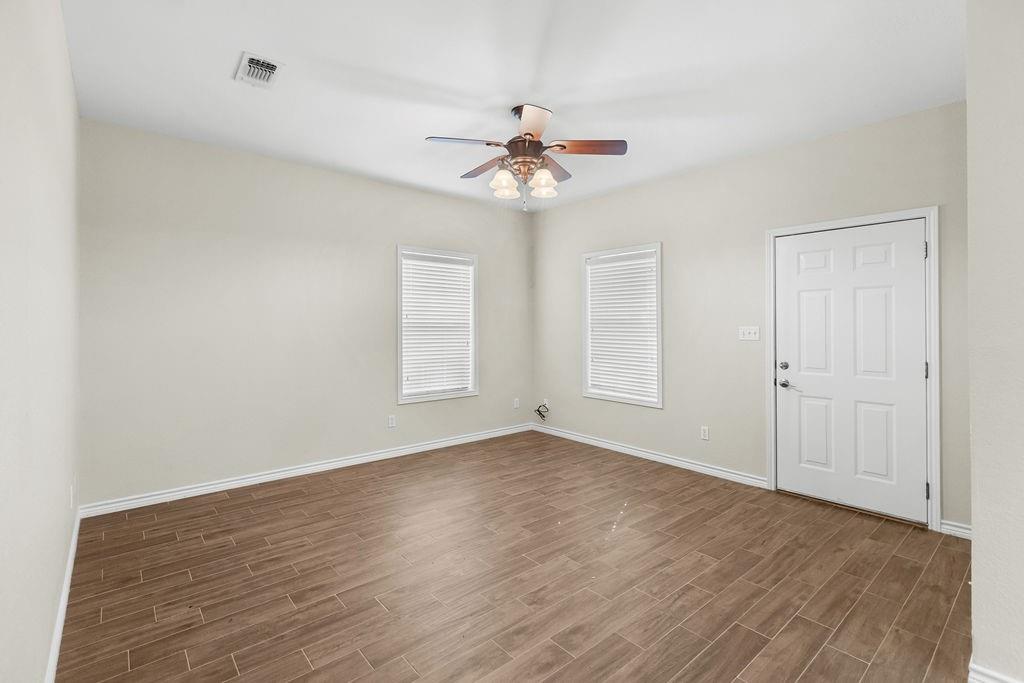 811 W Woodard Street