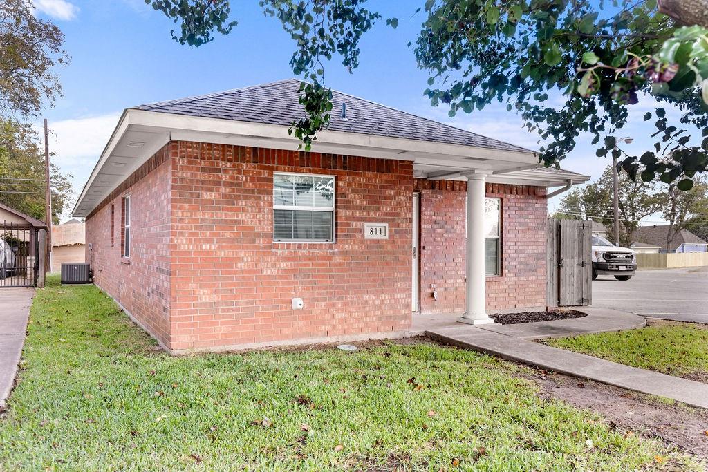 811 W Woodard Street